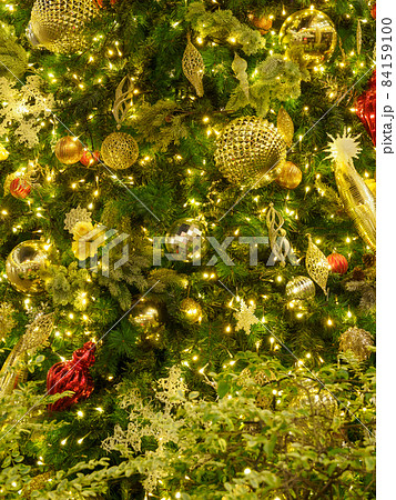 キラキラのクリスマスツリーイメージ 84159100