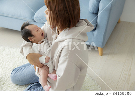 2ヶ月の赤ちゃん 育児 2ヶ月の赤ちゃん 育児 84159506