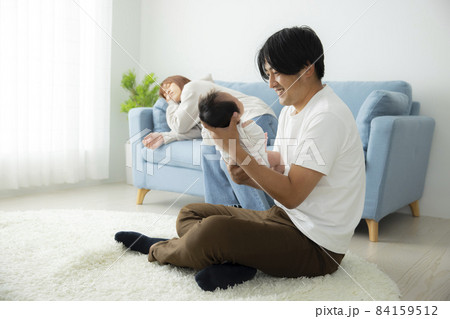 2ヶ月の赤ちゃん 育児 2ヶ月の赤ちゃん 育児 84159512