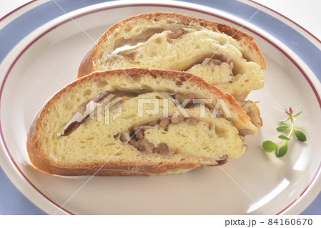 焼き お菓子づくり パンを焼く 84160670