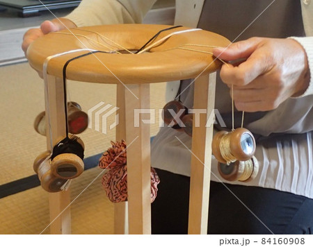 三重県伊賀上野の伝統工芸・組紐作り 84160908