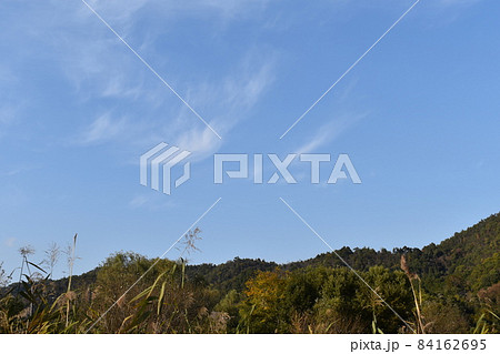 稜線とすじ雲の競演 84162695