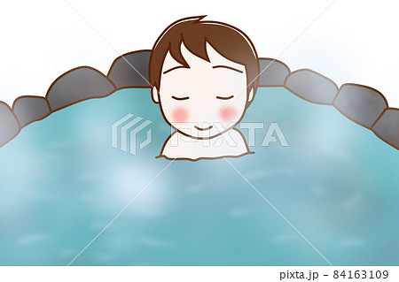 温泉に入って温まり、ほっこりしている男性 84163109