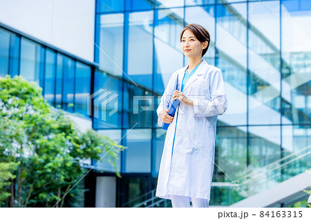 大学病院　女性医師　撮影協力：LINK FOREST 84163315