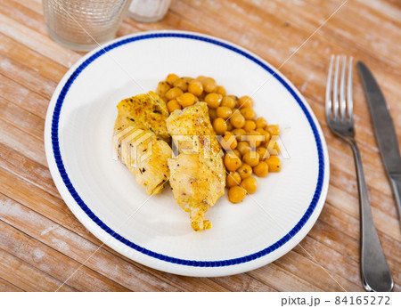 Pieces of roasted chicken breast with boiled chickpea Pieces of roasted chicken breast with boiled chickpea 84165272
