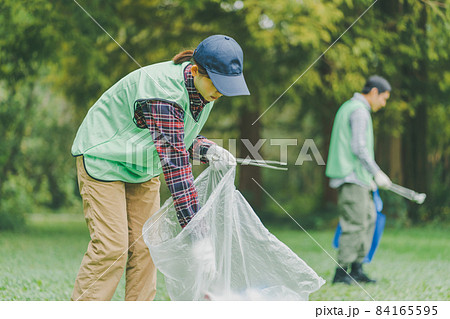 ゴミ拾いボランティア 84165595