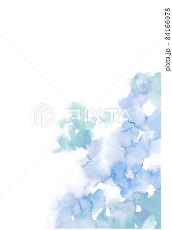 水彩絵の具をにじませた背景【淡い青】（縦・横・鮮やか・淡いverあります） 84166978