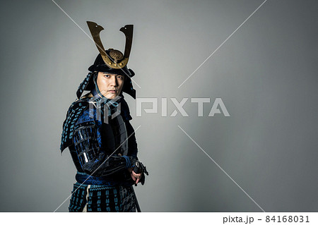 刀を構えるサムライ　武将　時代劇　戦国時代 84168031