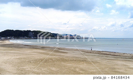 鎌倉の由比ヶ浜 84168434