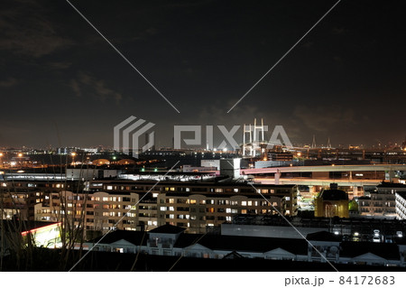 横浜　みなとみらい　ベイブリッジ　夜景 84172683