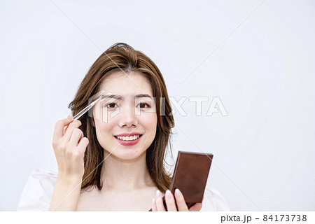 若い女性のビューティー写真 眉メイク 若い女性のビューティー写真 眉メイク 84173738