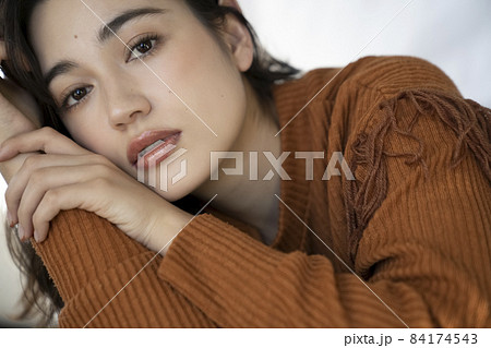 若い女性のビューティーポートレート 84174543