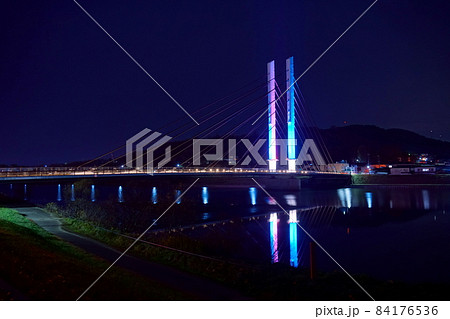 光の架け橋 84176536