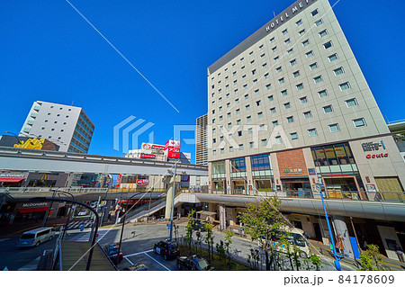 東京都立川市曙町のJR立川駅南口と駅前ロータリー 84178609
