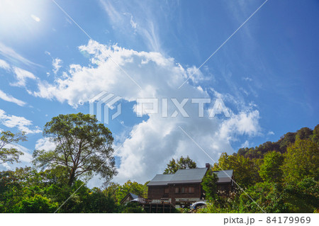青空と雲　秋の空　雨飾山キャンプ場 84179969