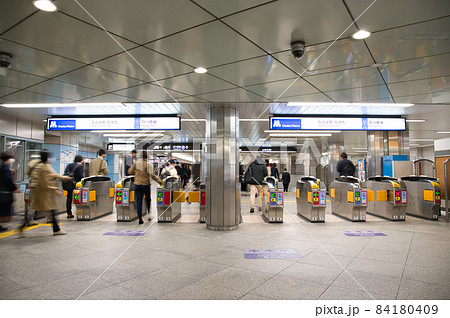 【大阪府】大阪の通勤風景 【大阪府】大阪の通勤風景 84180409