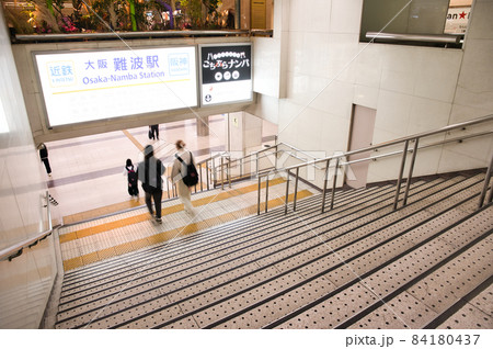 【大阪府】大阪の通勤風景 84180437