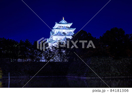 名古屋市 ライトアップされた名古屋城の写真素材 名古屋市 ライトアップされた名古屋城の写真素材