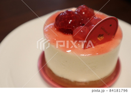 赤いケーキ 84181796