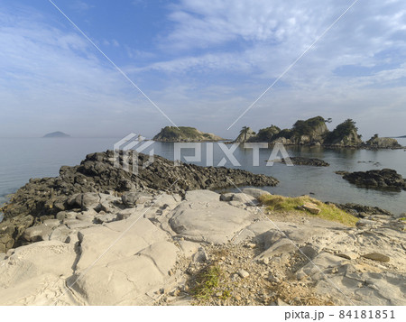 長崎県五島市 福江島から眺める立小島 五島層群 / Tatekojima, Goto, Japan 84181851