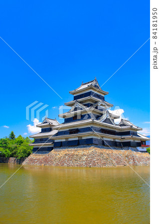 松本市、国宝松本城の風景 84181950