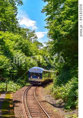 福島県南会津にある会津鉄道の塔のへつり駅の夏風景 84182056