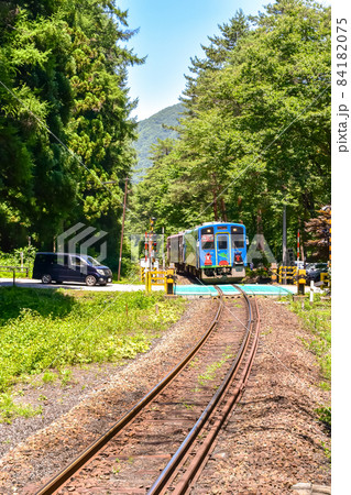福島県南会津にある会津鉄道の塔のへつり駅の夏風景 福島県南会津にある会津鉄道の塔のへつり駅の夏風景 84182075