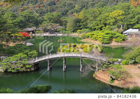 【香川県】栗林公園の偃月橋と掬月亭 【香川県】栗林公園の偃月橋と掬月亭 84182436