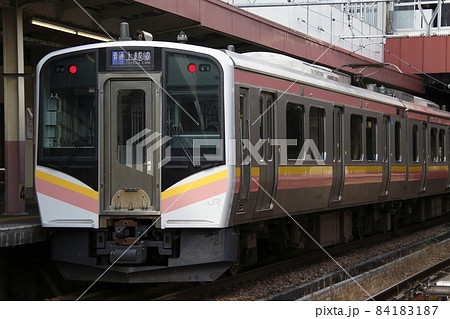 越後湯沢駅に停車中の上越線E129系(水上⇔長岡) 越後湯沢駅に停車中の上越線E129系(水上⇔長岡) 84183187