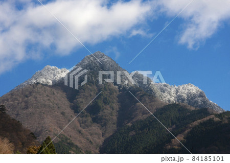 奈良県の山、行者還岳、大普賢岳初冠雪の初冬風景-3 奈良県の山、行者還岳、大普賢岳初冠雪の初冬風景-3 84185101