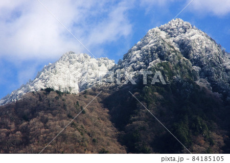 奈良県の山、行者還岳、大普賢岳初冠雪の初冬風景-4 奈良県の山、行者還岳、大普賢岳初冠雪の初冬風景-4 84185105