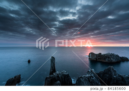 気仙沼の朝日 84185600