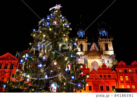 チェコ・プラハ・旧市街広場のクリスマスツリー チェコ・プラハ・旧市街広場のクリスマスツリー 84186391