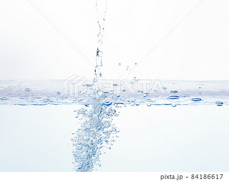 水 注ぐ 水面 バブル 水 注ぐ 水面 バブル 84186617