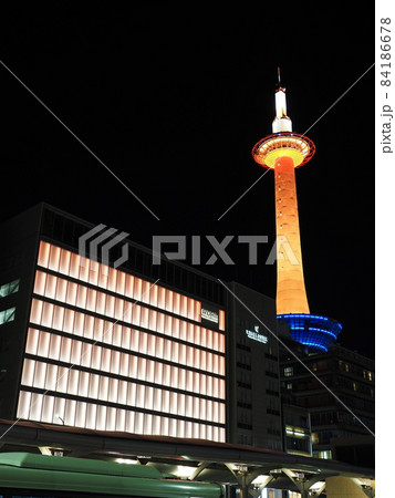 京都タワー　オレンジライトアップ 84186678