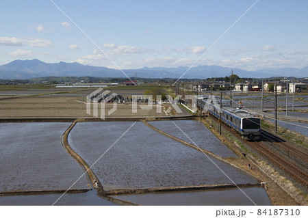 強風の中を行く東北本線E531系(定期回送列車) 強風の中を行く東北本線E531系(定期回送列車) 84187310