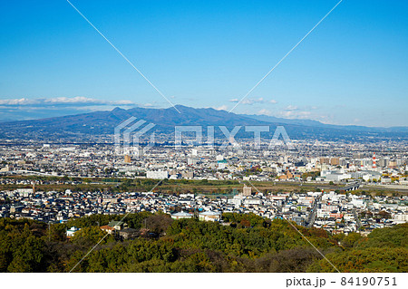 白衣大観音より赤城山方面の街並みを望む 84190751