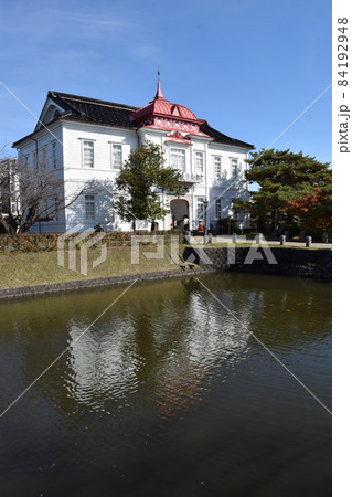 赤いドームの大宝館 84192948