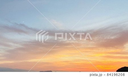 父母ヶ浜の夕焼けの空 父母ヶ浜の夕焼けの空 84196208