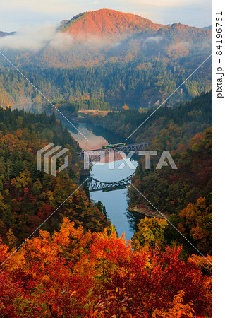 第一只見川橋梁の紅葉 84196751