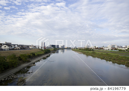 大阪にある吾彦大橋（あびこおおはし）から西向きの風景。 84196779