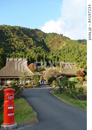 茅葺き屋根のある風景 茅葺き屋根のある風景 84197234