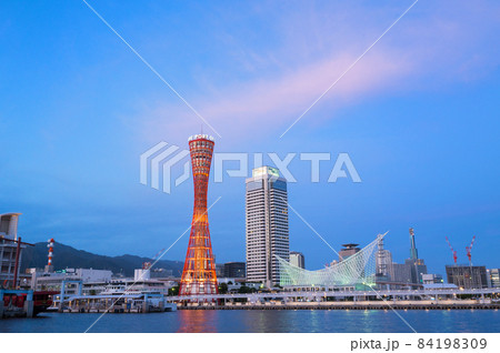 神戸港の夕景 84198309