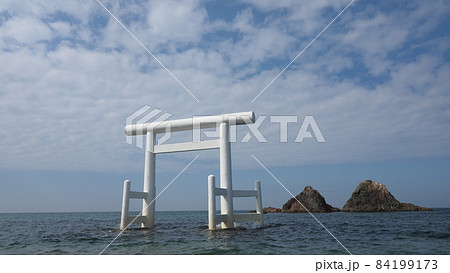 福岡県 糸島 桜井二見ヶ浦の夫婦岩 84199173