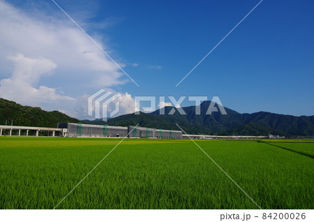 日野山と建設中の北陸新幹線 越前たけふ駅 福井県越前市 2021年7月 日野山と建設中の北陸新幹線 越前たけふ駅 福井県越前市 2021年7月 84200026