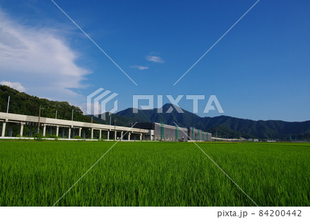 日野山と建設中の北陸新幹線 越前たけふ駅 福井県越前市 2021年7月 日野山と建設中の北陸新幹線 越前たけふ駅 福井県越前市 2021年7月 84200442