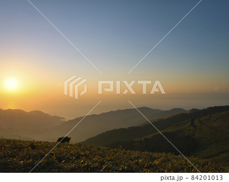 夕刻の仁科峠の景色 84201013