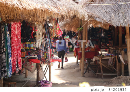 カレン族(首長族)のマーケット《タイ北部》 84201935