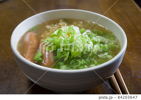 とても美味しい日本の即席0ラーメン とても美味しい日本の即席0ラーメン 84203647