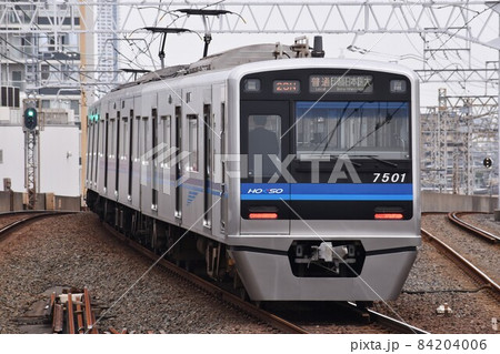 印旛日本医大へ向けて高架区間をゆく北総鉄道7500形 84204006